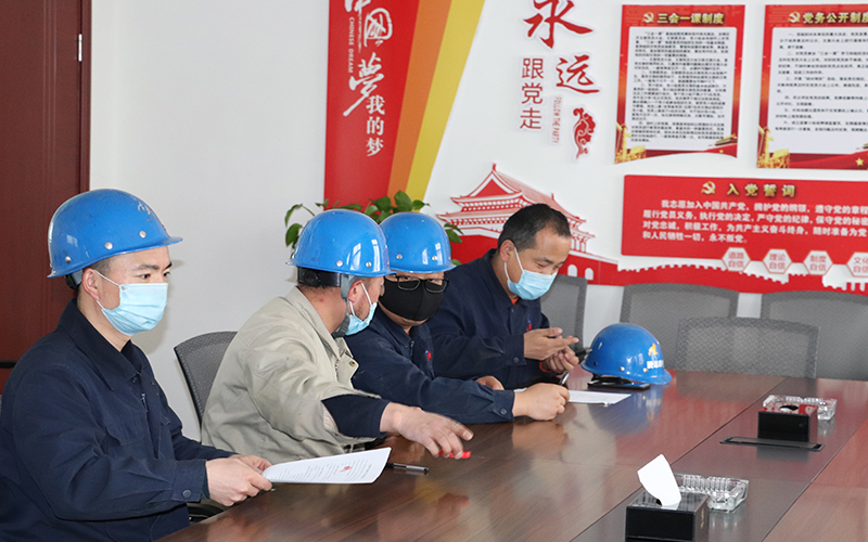 4月17日，公司組織生產(chǎn)車間簽訂了第五批“傳幫帶”師徒對(duì)子目標(biāo)考核責(zé)任書